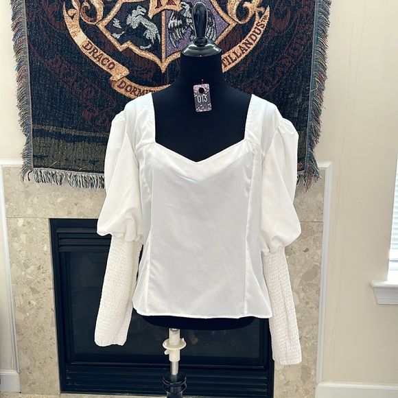Nasty Gal Tops - 013 Nasty Gal White Top with Puff Sleeves